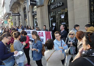 17-10-26 ProtestaFolgaBershkaVigo02.JPG